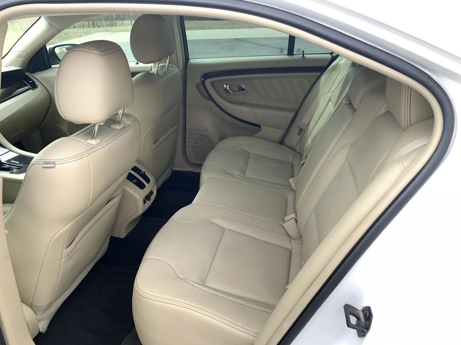 Used 2018 Ford Taurus Limited w/ Driver Assist Package image 28