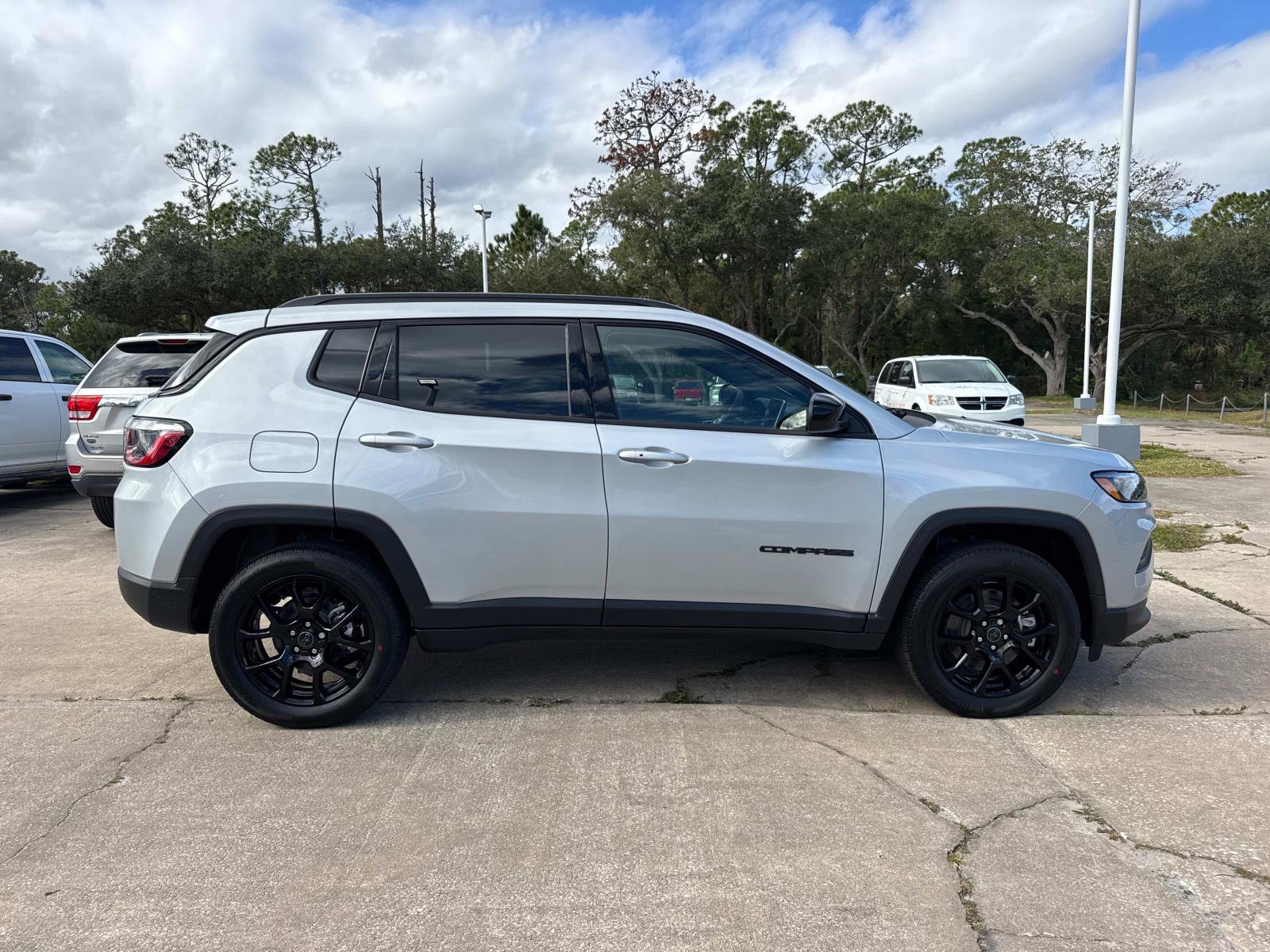 New 2026 Jeep Compass Latitude AWD/4WD image 2