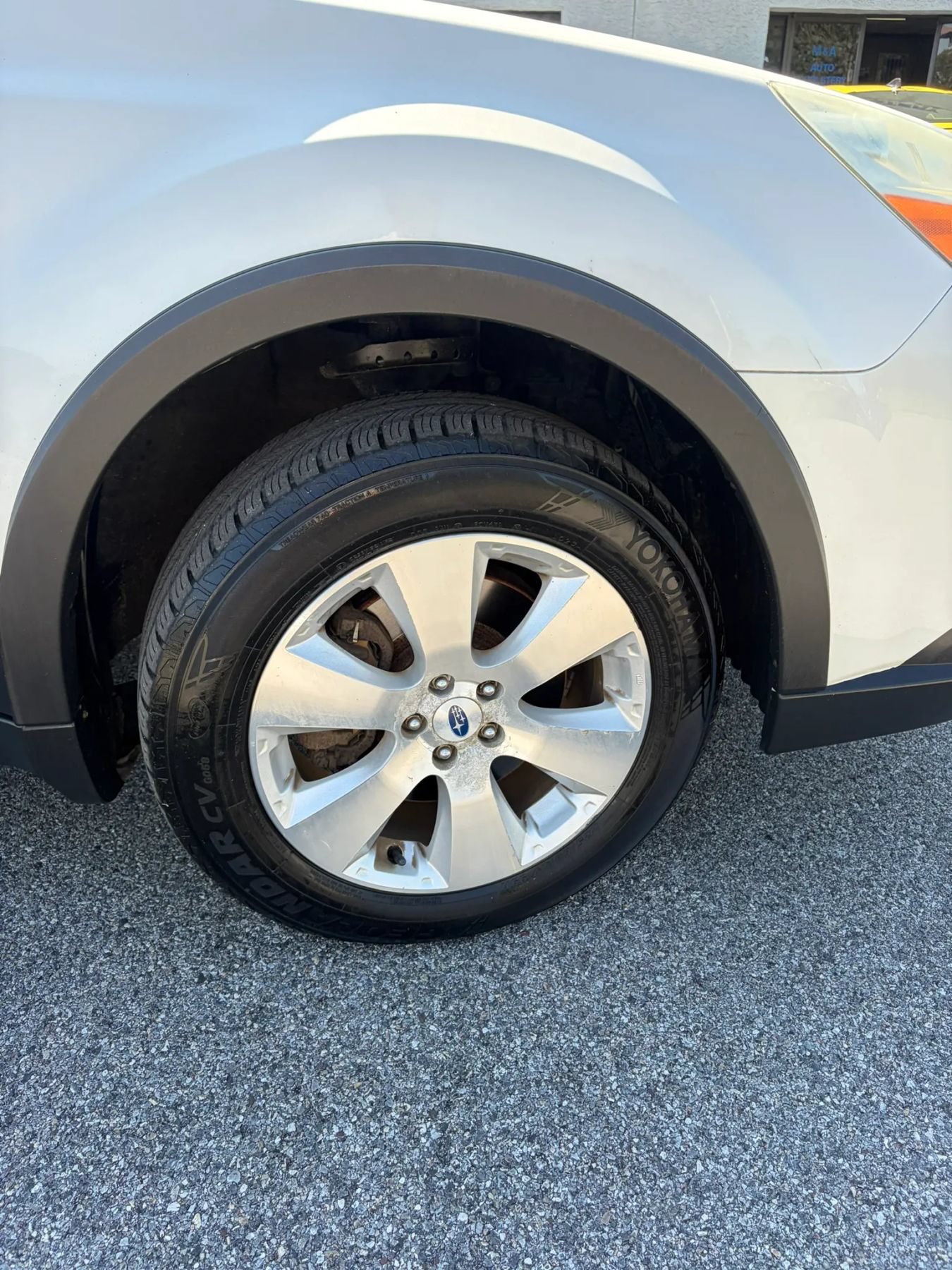Used 2012 Subaru Outback 3.6R Limited w/ Moonroof Pkg AWD/4WD image 18
