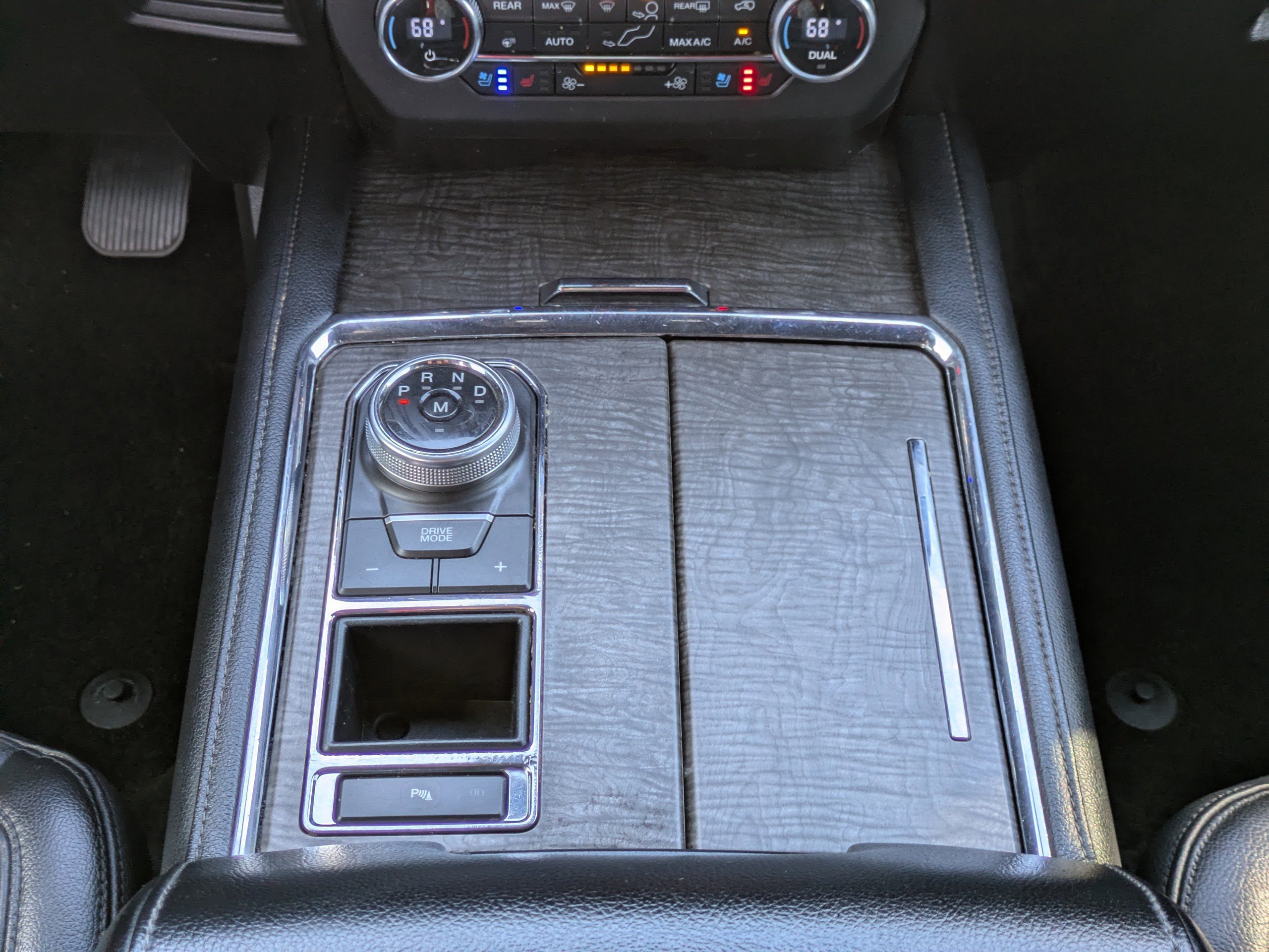 Used 2020 Ford Expedition Limited image 22