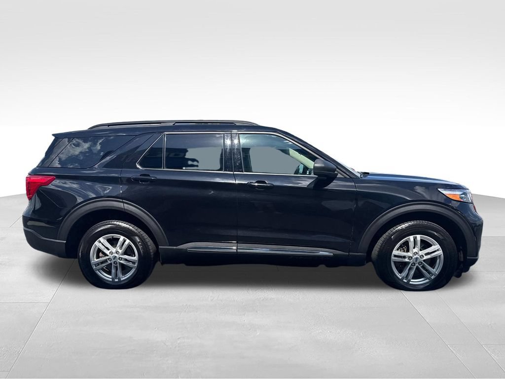 Used 2023 Ford Explorer XLT AWD/4WD image 7