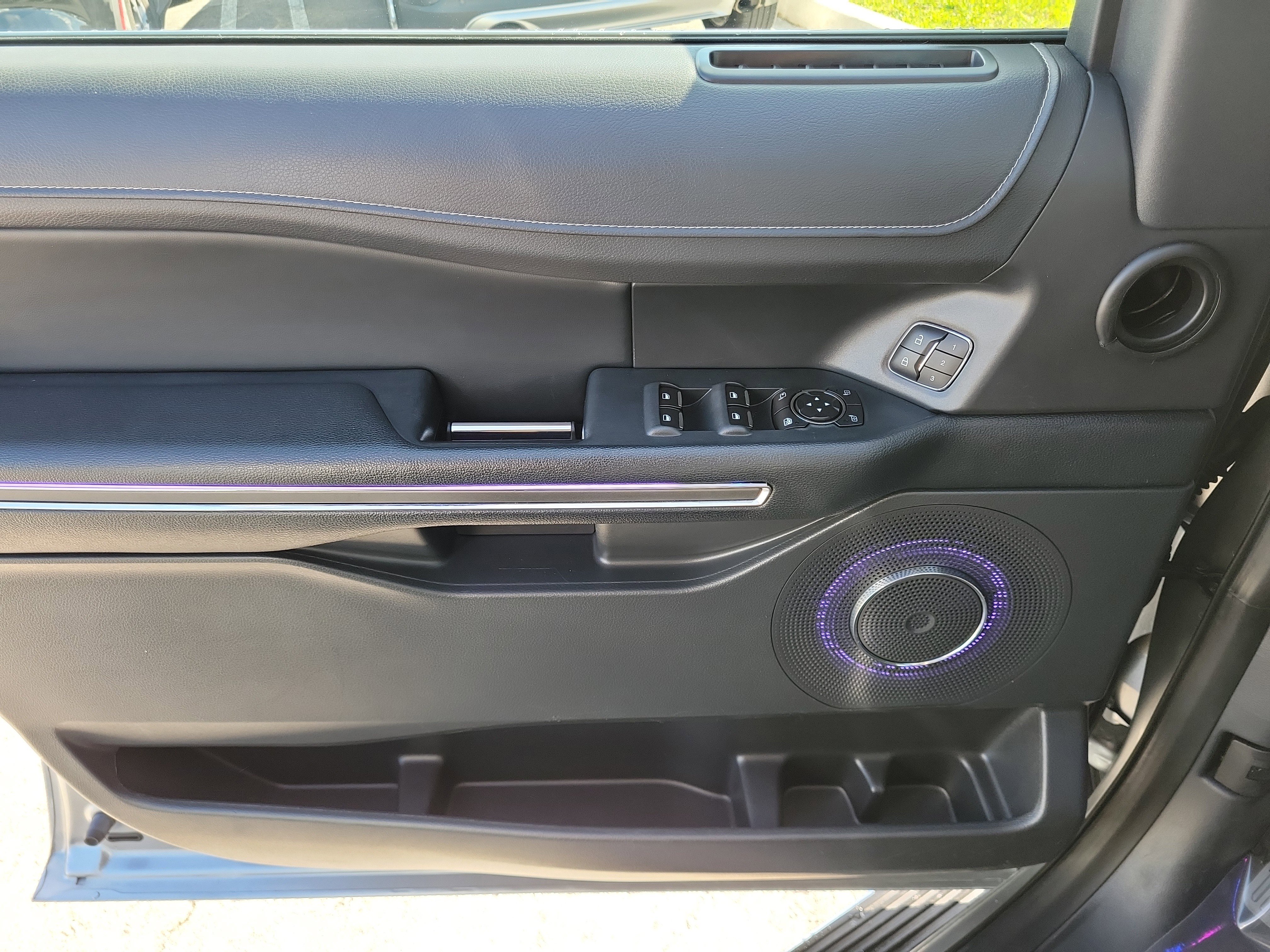 Used 2023 Ford Expedition Max XLT image 24