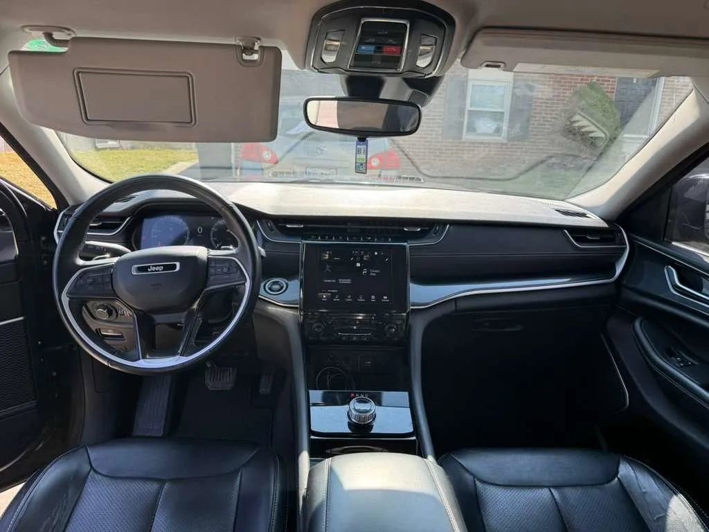 Used 2022 Jeep Grand Cherokee L Laredo w/ Luxury Tech Group I image 17