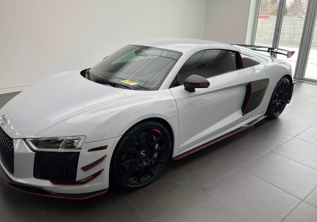 Used 2018 Audi R8 V10 plus w/ Full Leather Package image 11