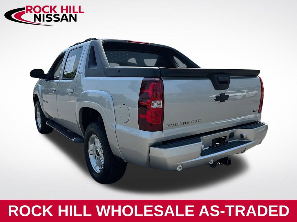 Used 2011 Chevrolet Avalanche LT AWD/4WD image 5