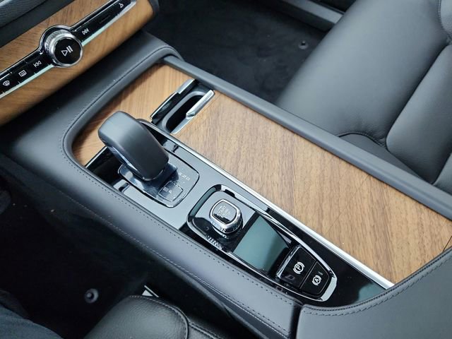 New 2025 Volvo XC90 B6 Plus w/ Protection Package Premier image 30