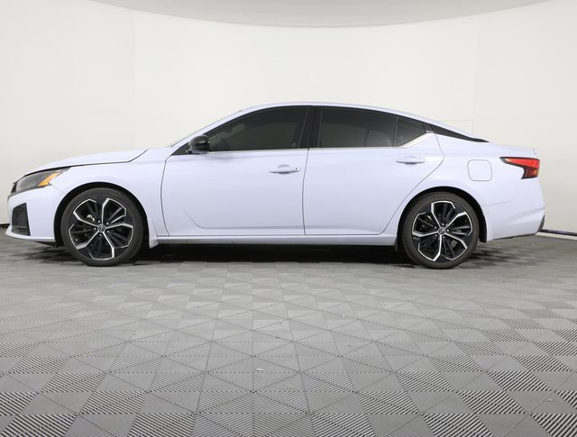 Used 2023 Nissan Altima 2.5 SR image 2