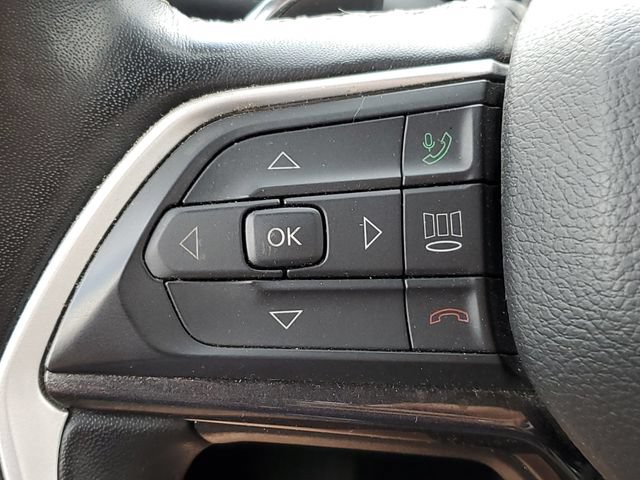 Used 2022 Jeep Grand Cherokee Laredo w/ Luxury Tech Group I AWD/4WD image 11