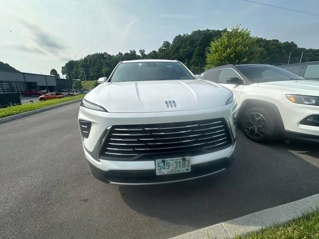 Used 2025 Buick Enclave Preferred AWD/4WD image 12