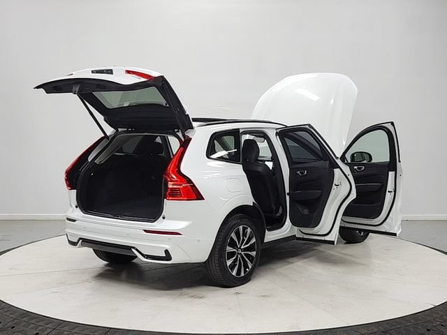 Used 2025 Volvo XC60 B5 Plus AWD/4WD image 15