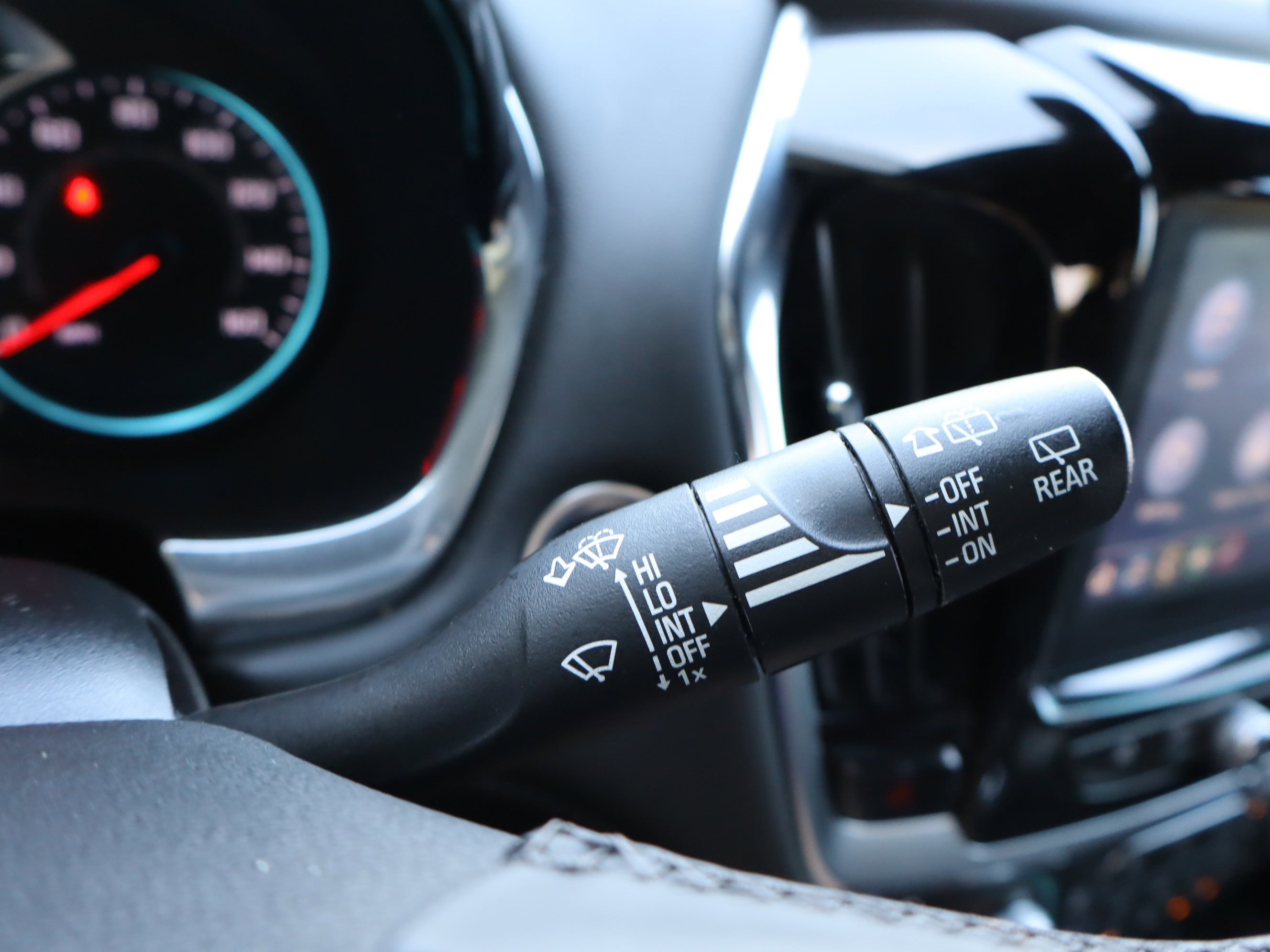 Used 2023 Chevrolet Traverse LT FWD image 22