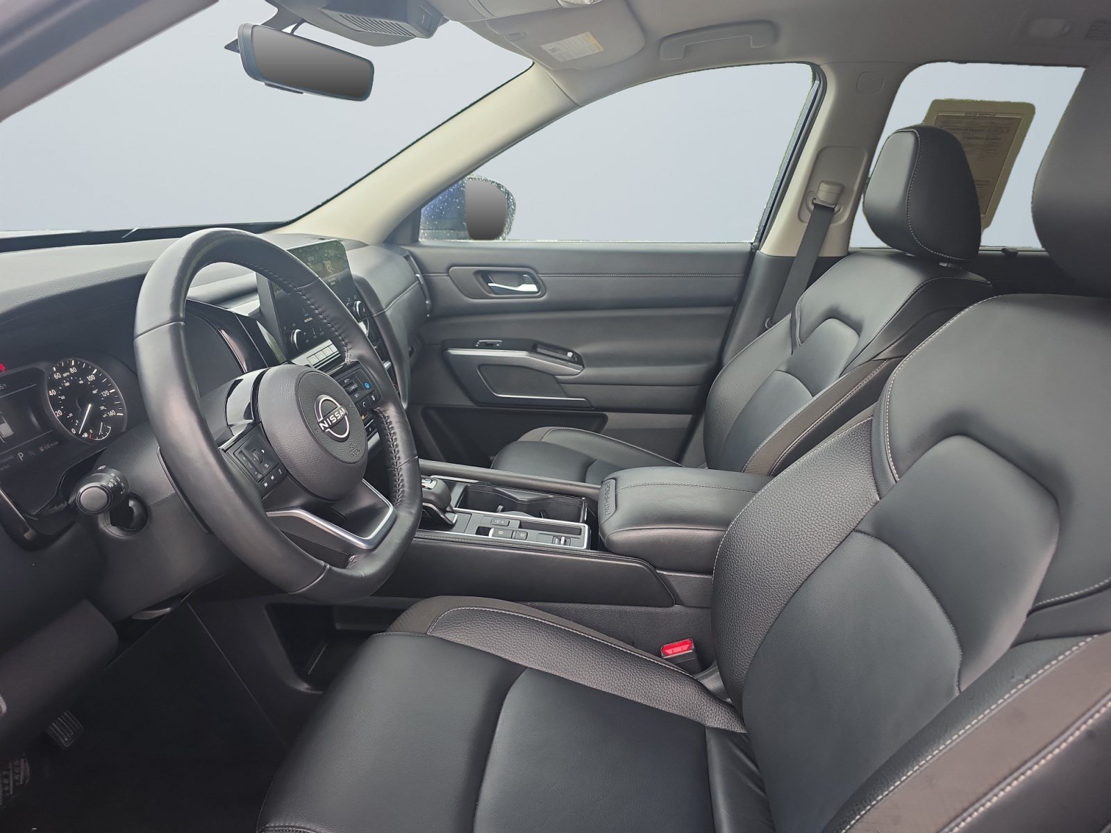 Used 2025 Nissan Pathfinder SL FWD image 11