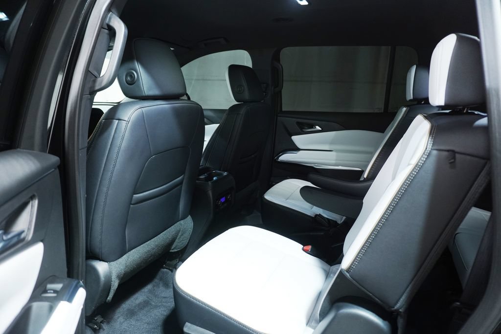 Used 2025 Chevrolet Traverse High Country AWD/4WD image 15