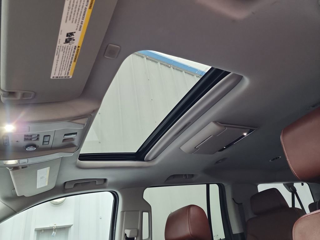 Used 2020 Chevrolet Suburban Premier w/ Premier Plus Edition image 37