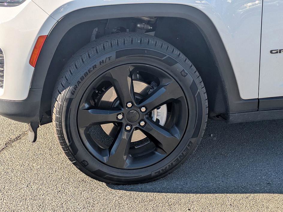 Used 2023 Jeep Grand Cherokee Altitude image 10