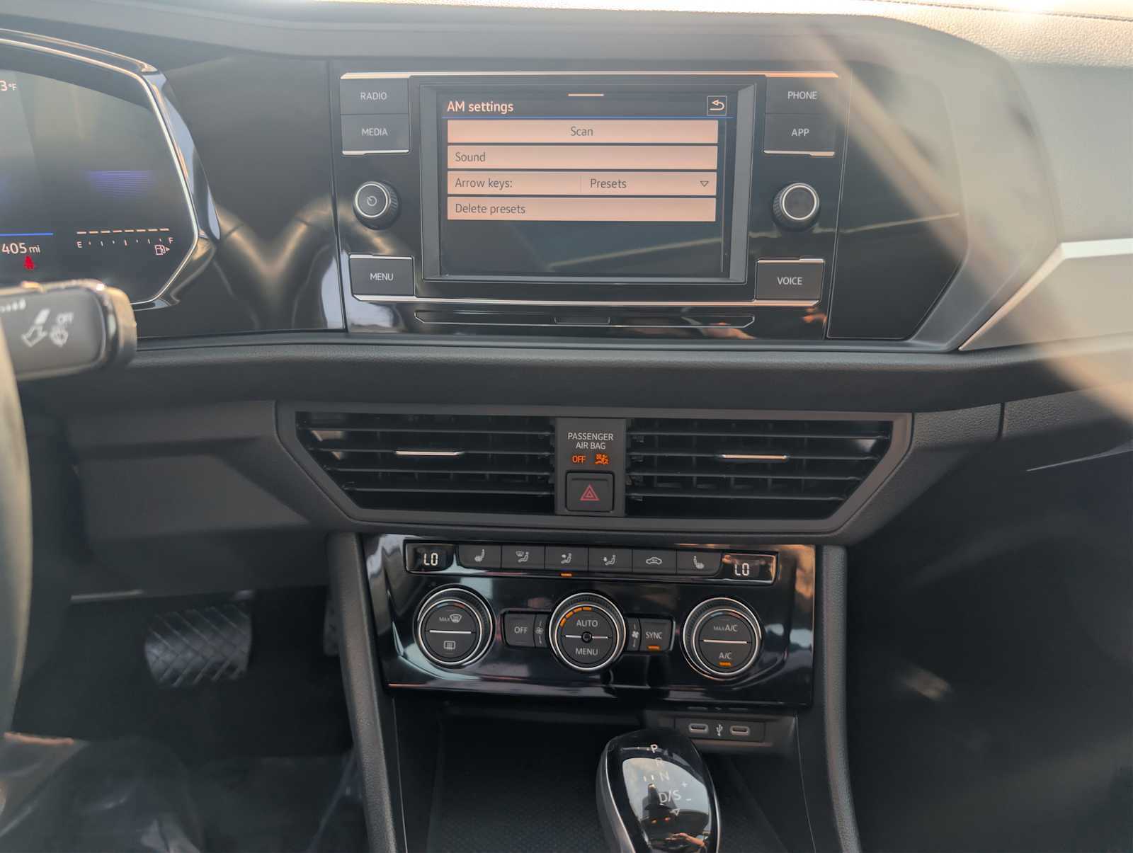 Certified 2023 Volkswagen Jetta SE w/ Panoramic Sunroof Package FWD image 15