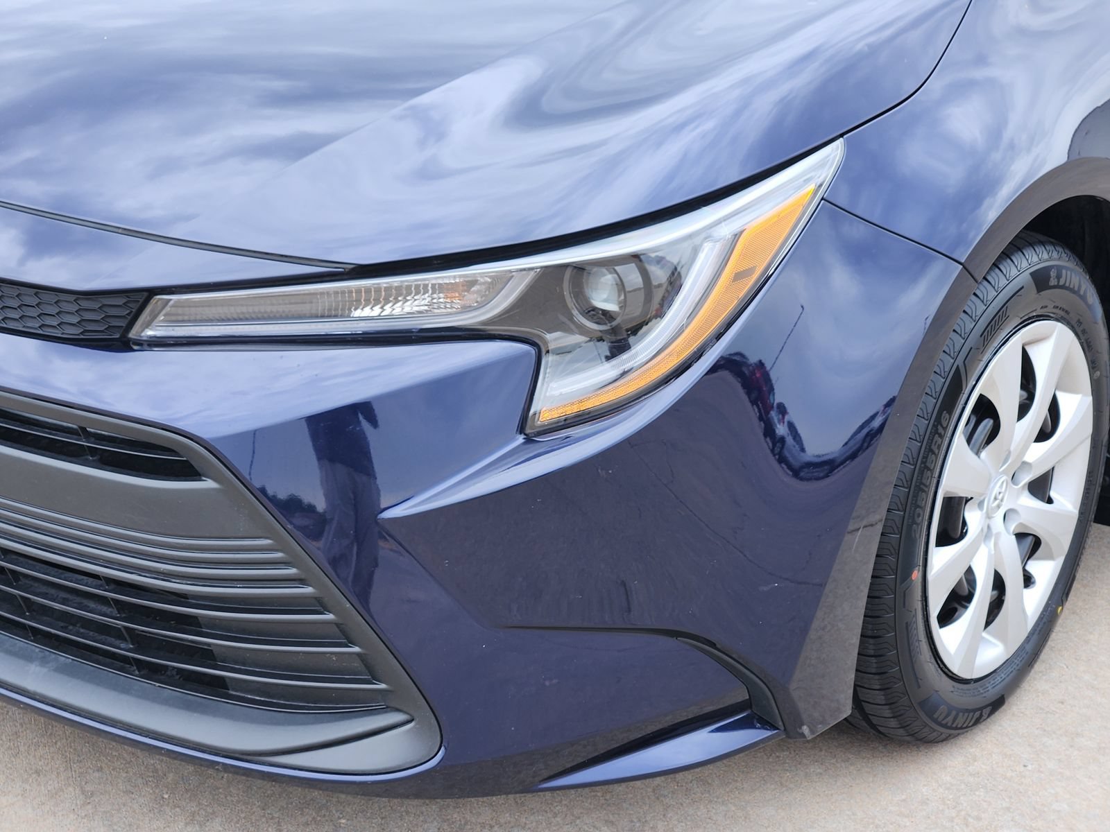 Used 2025 Toyota Corolla LE FWD image 11