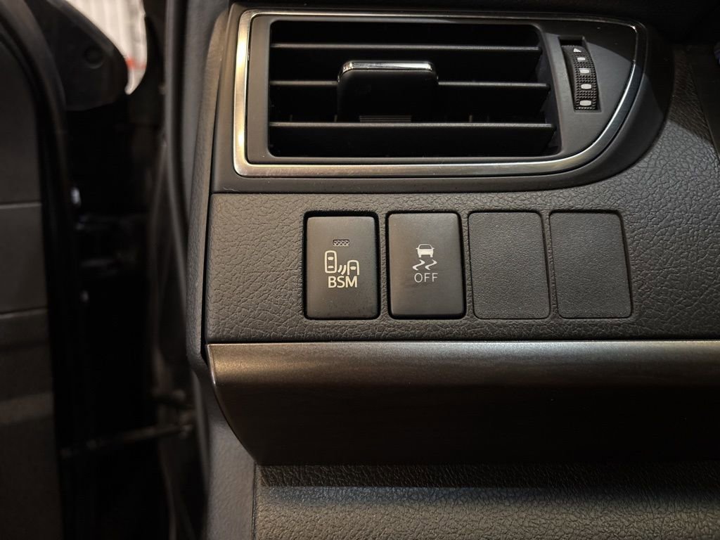 Used 2017 Toyota Camry XLE w/ Moonroof Package image 18