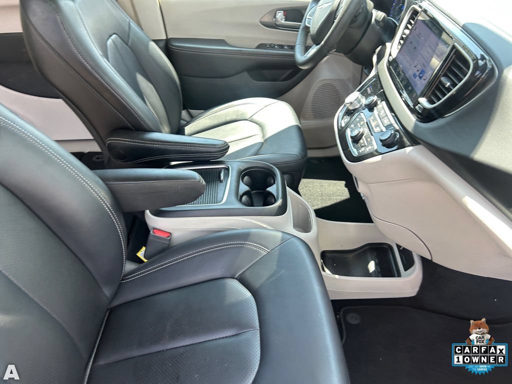 Certified 2024 Chrysler Pacifica Touring-L FWD image 12