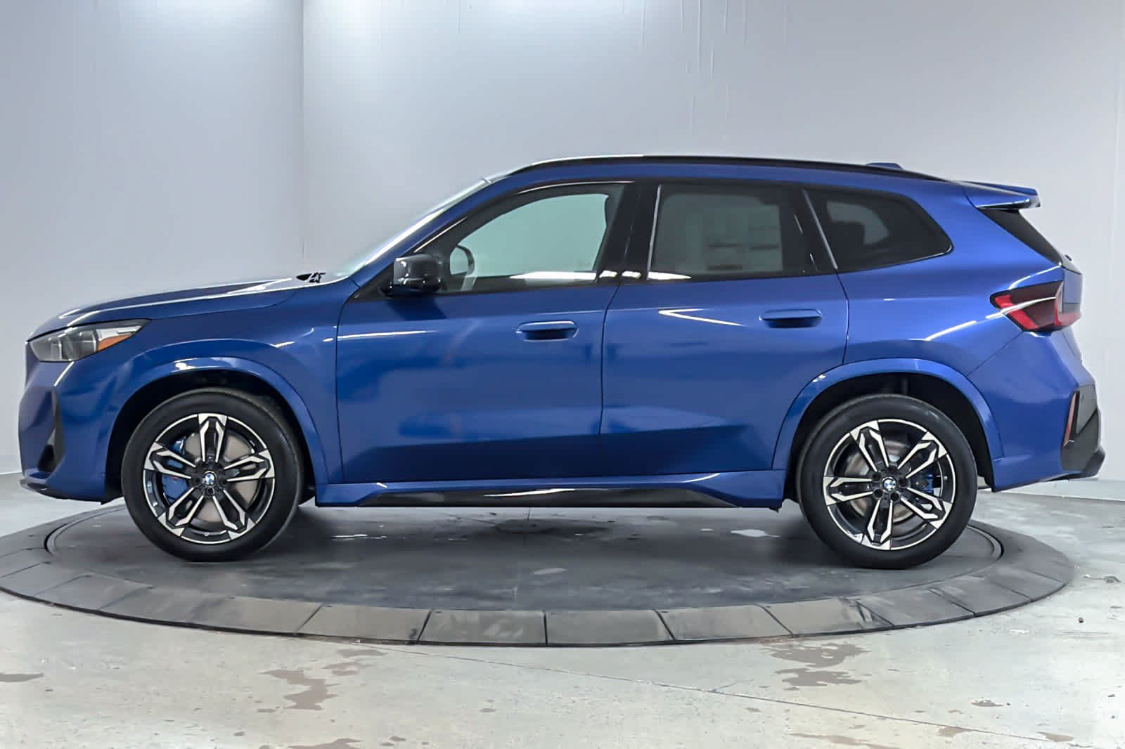 New 2027 BMW X1 M35i w/ Technology Package AWD/4WD image 5