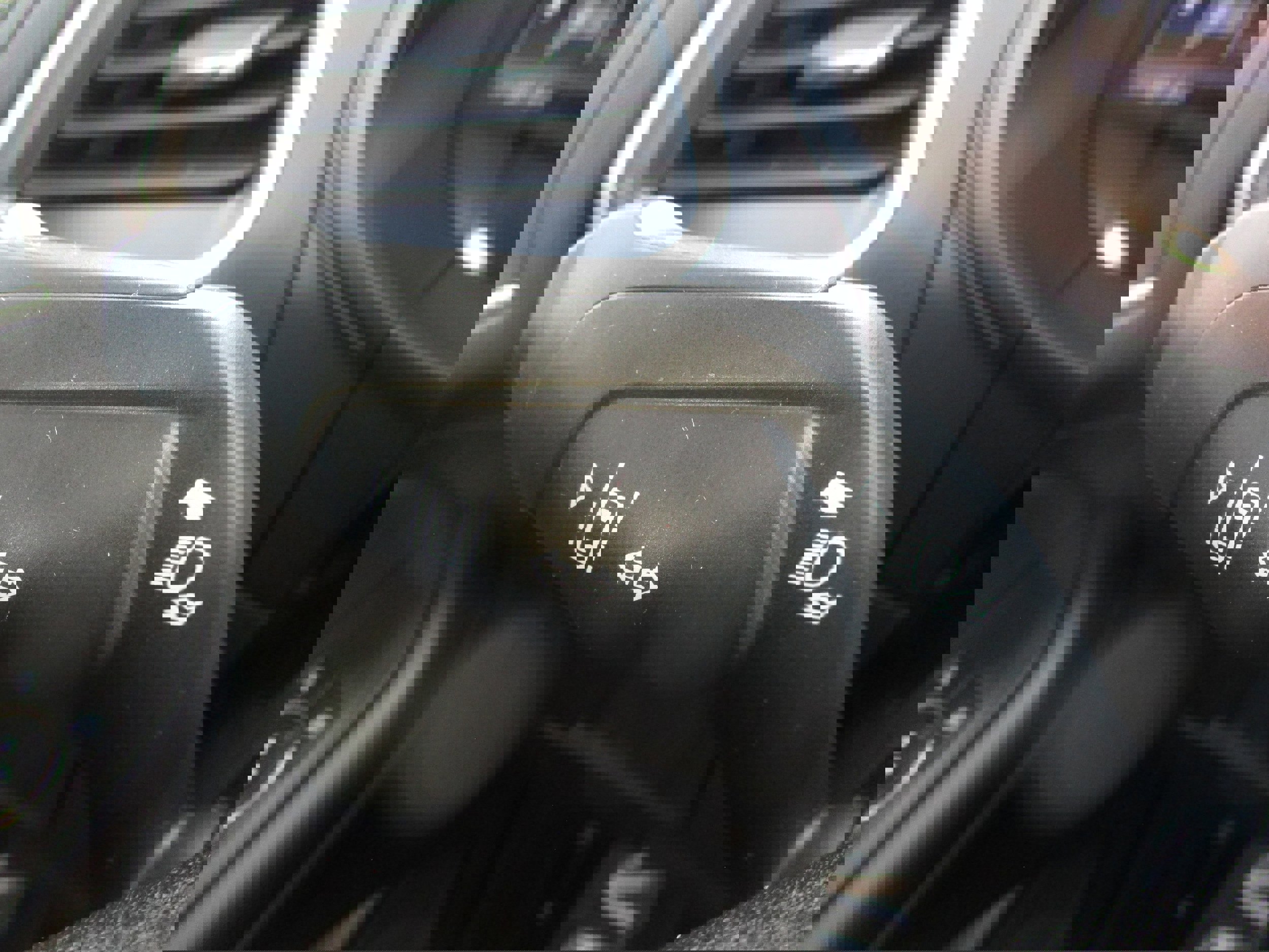 Used 2024 Ford Edge SEL w/ Convenience Package image 17