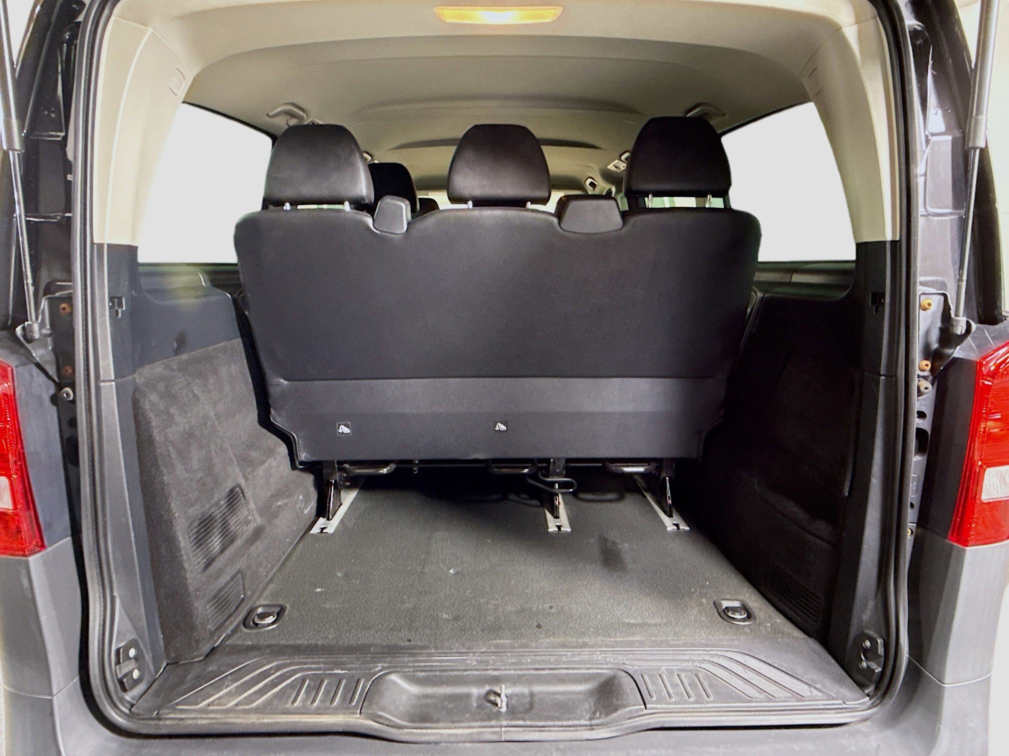 Used 2020 Mercedes-Benz Metris Passenger w/ Premium Safety Package image 32