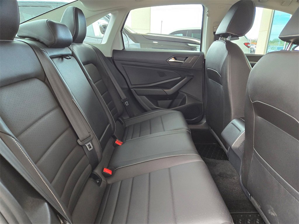 Used 2024 Volkswagen Jetta SE w/ Panoramic Sunroof Package image 22
