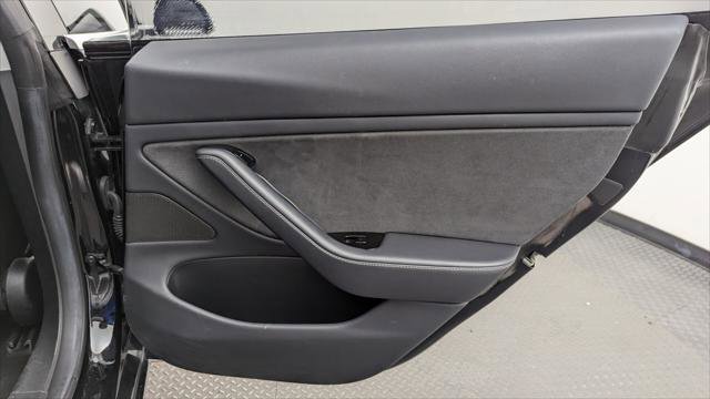 Used 2018 Tesla Model 3 Long Range RWD image 18