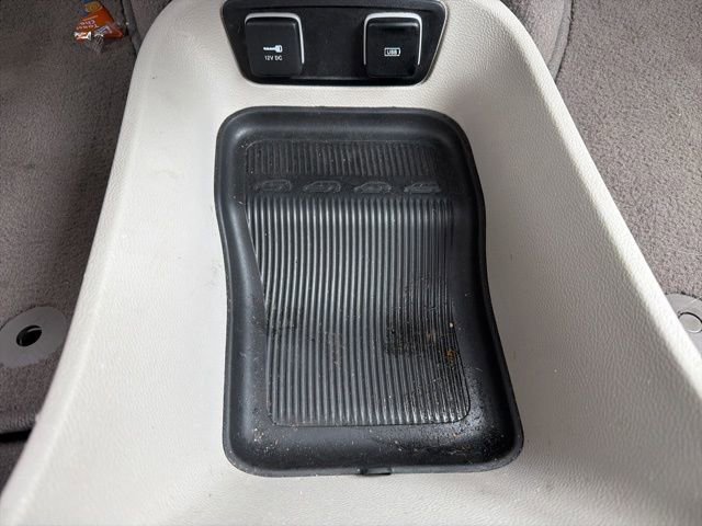 Used 2018 Chrysler Pacifica Touring-L image 31