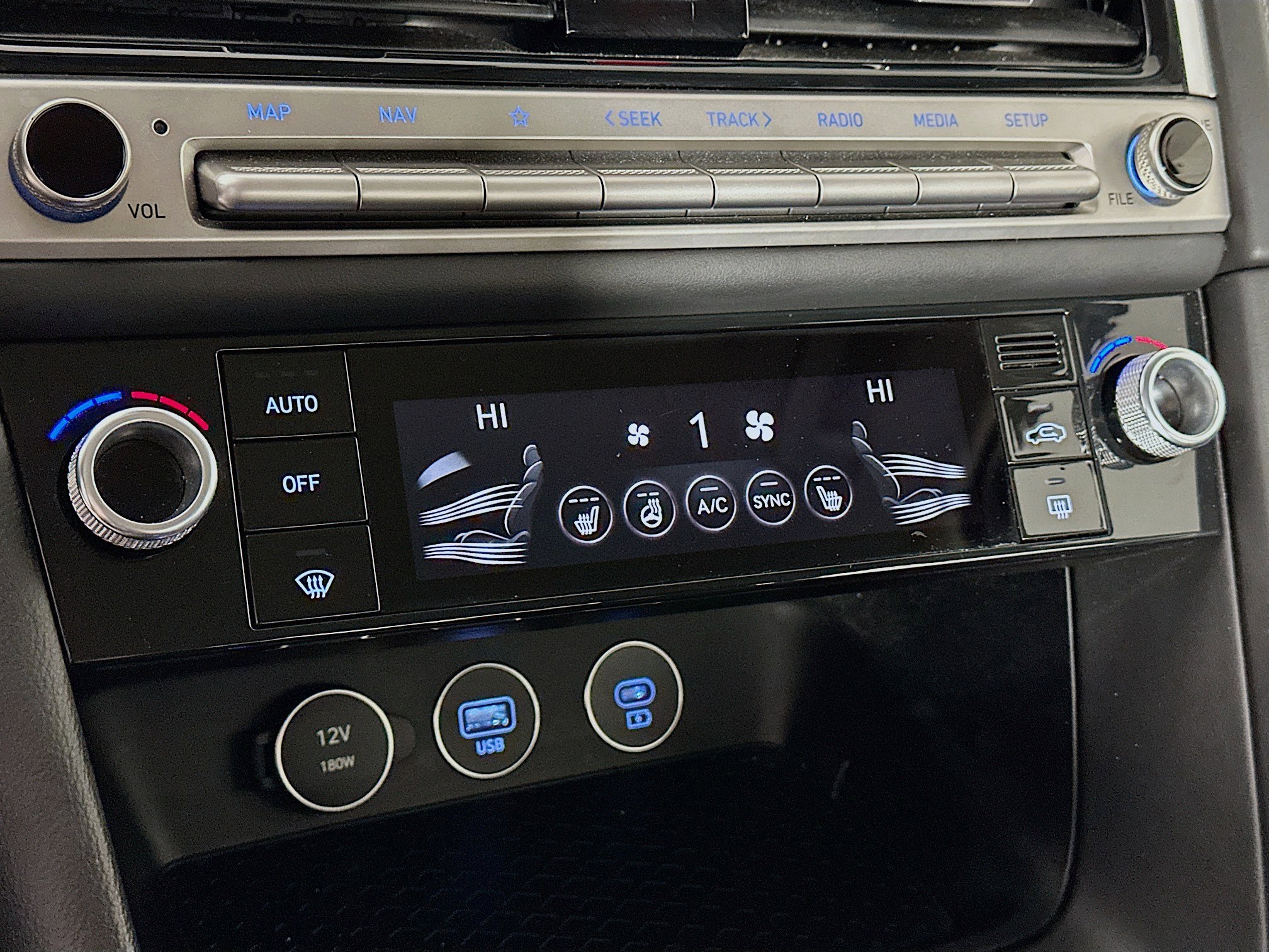 Used 2025 Genesis G70 2.5T image 24