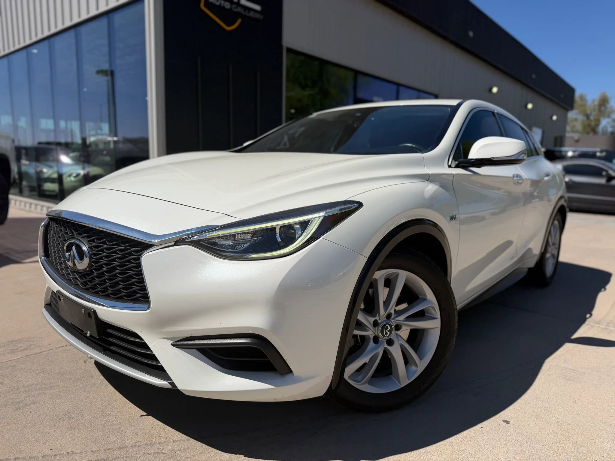 Used 2018 INFINITI QX30 image 1