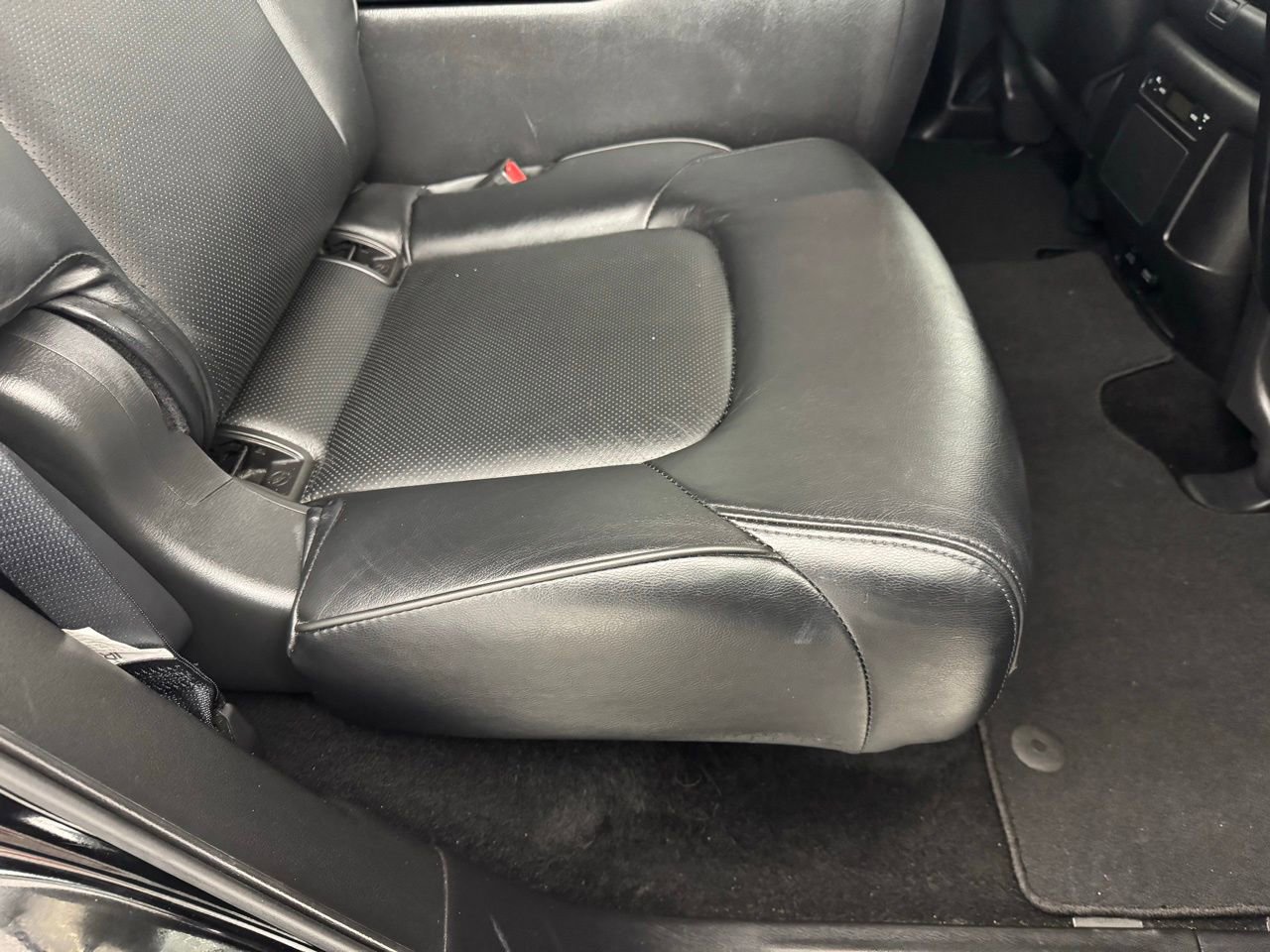 Used 2024 Nissan Armada SL w/ Captain's Chairs Package image 33