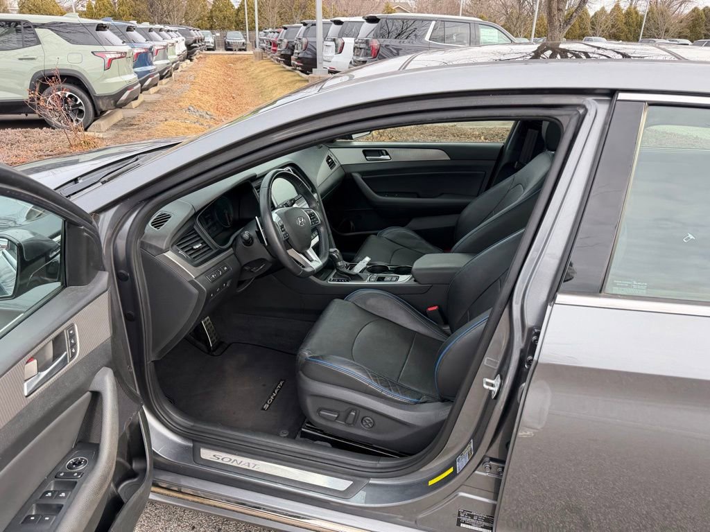 Used 2018 Hyundai Sonata Limited image 11