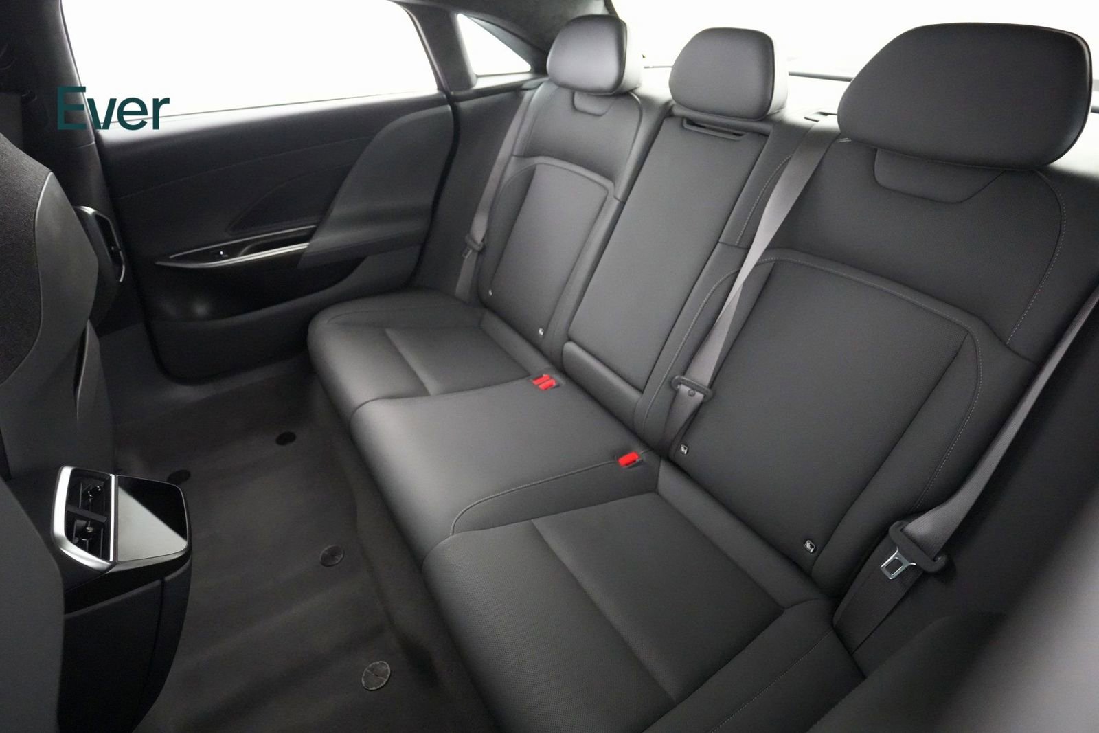 Used 2024 Lucid Air Touring image 10