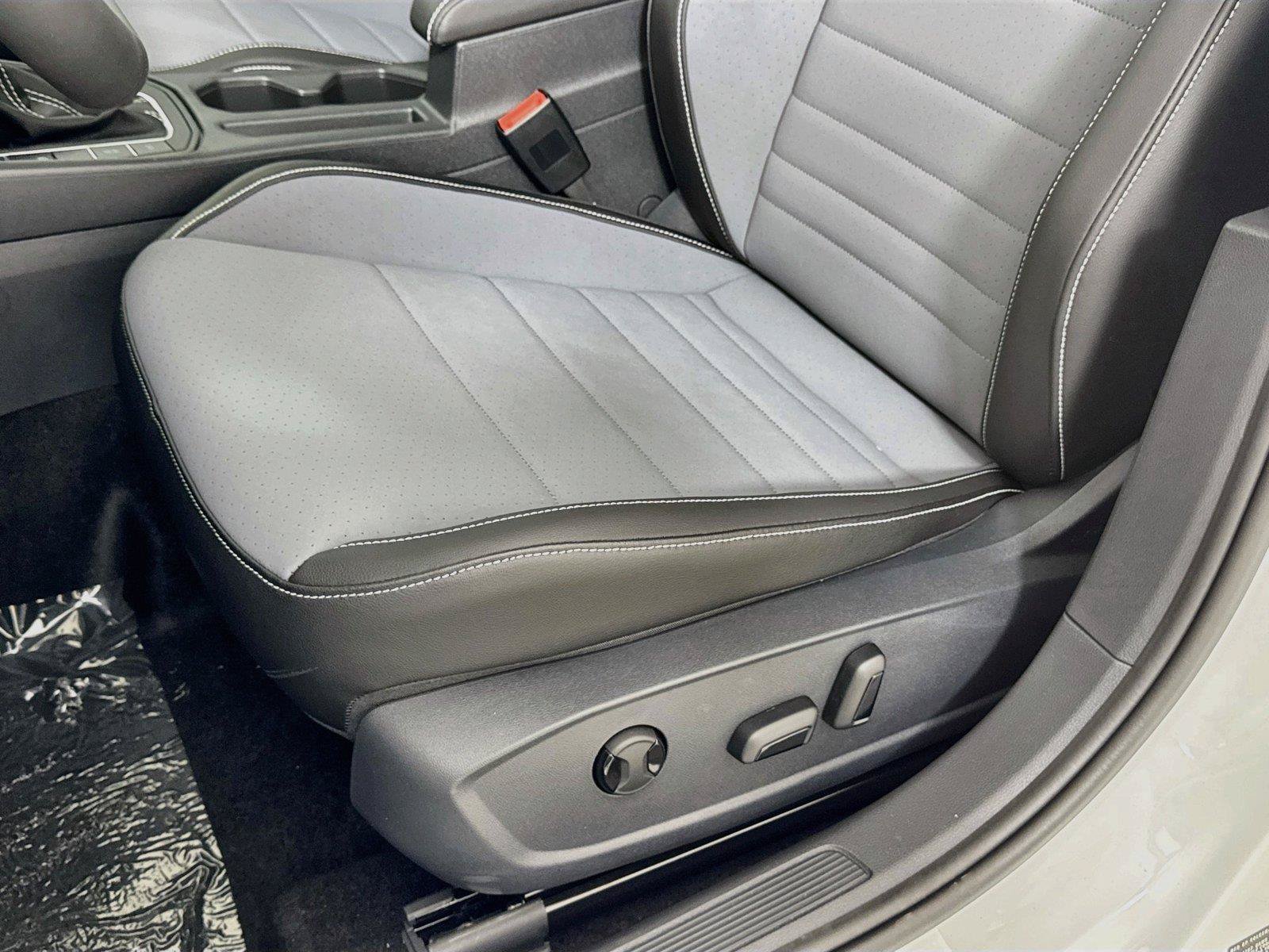 New 2027 Volkswagen Jetta SE FWD image 18