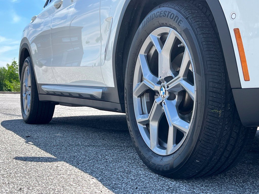 Certified 2025 BMW X4 xDrive30i w/ Premium Package AWD/4WD image 19