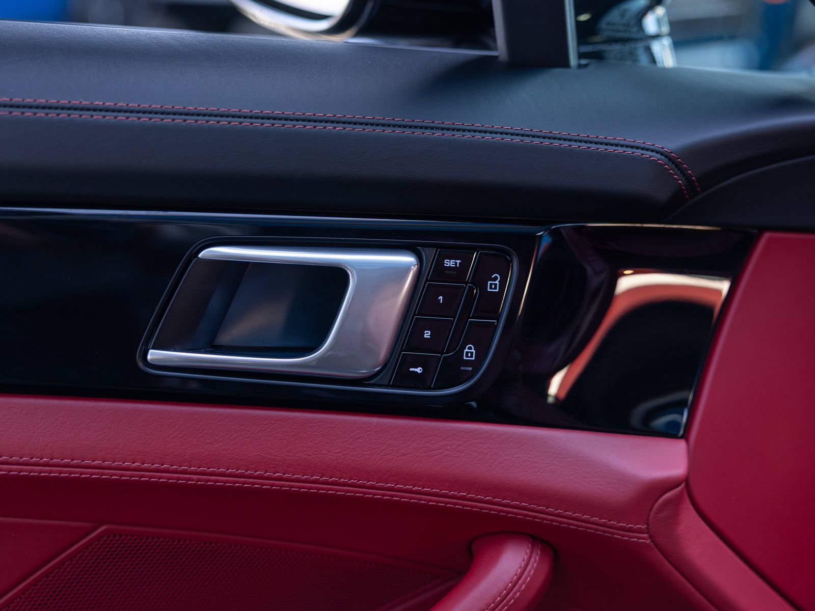 Certified 2020 Porsche Panamera image 39