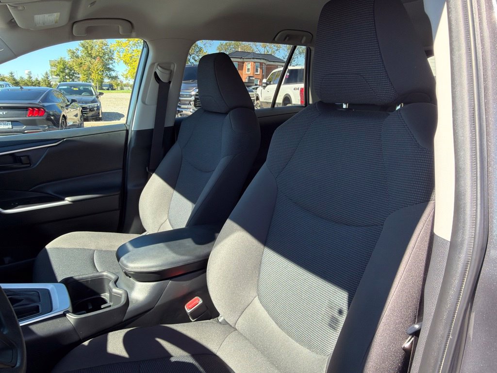 Used 2024 Toyota RAV4 LE FWD image 21