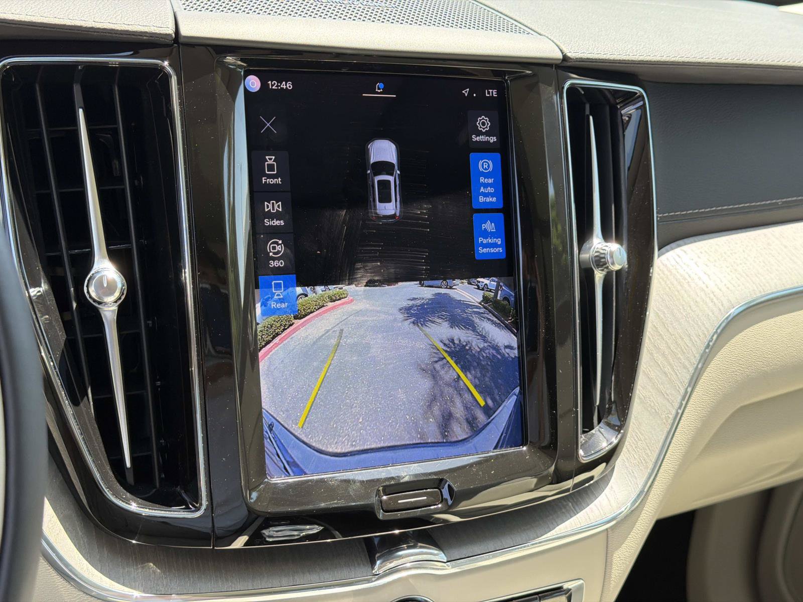 Certified 2023 Volvo XC60 T8 Ultimate w/ Climate Package AWD/4WD image 13