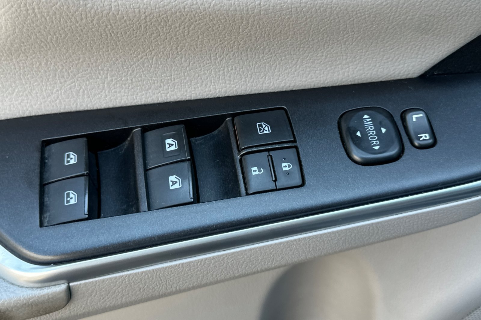 Used 2017 Toyota Camry LE FWD image 11