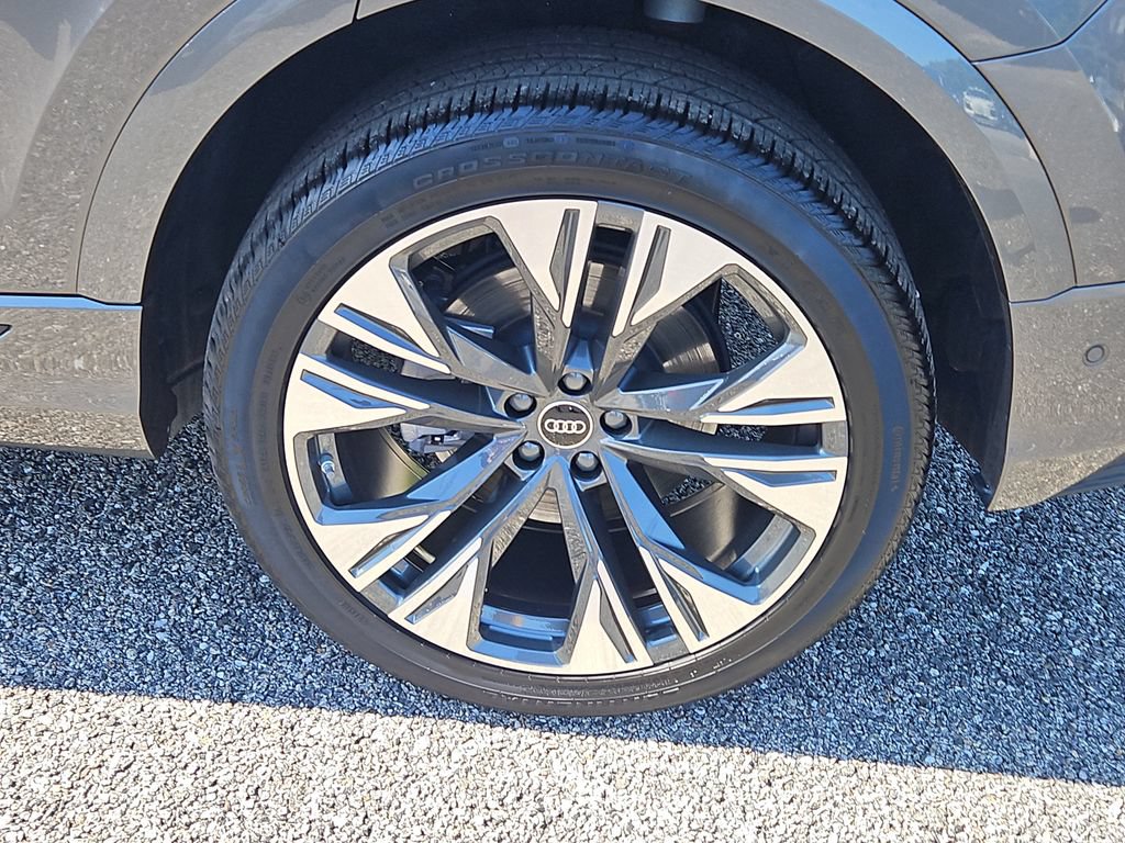 Certified 2025 Audi Q8 Premium Plus AWD/4WD image 8