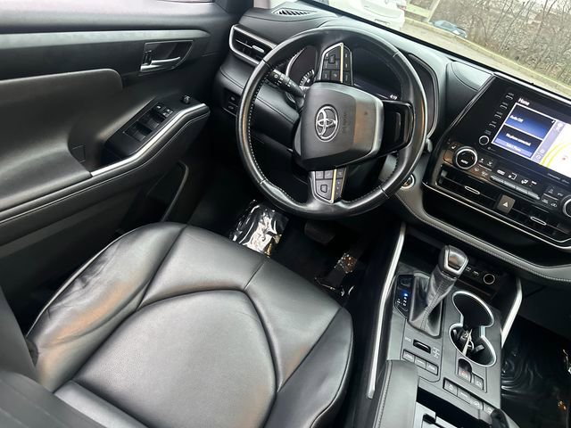 Used 2020 Toyota Highlander XLE image 22