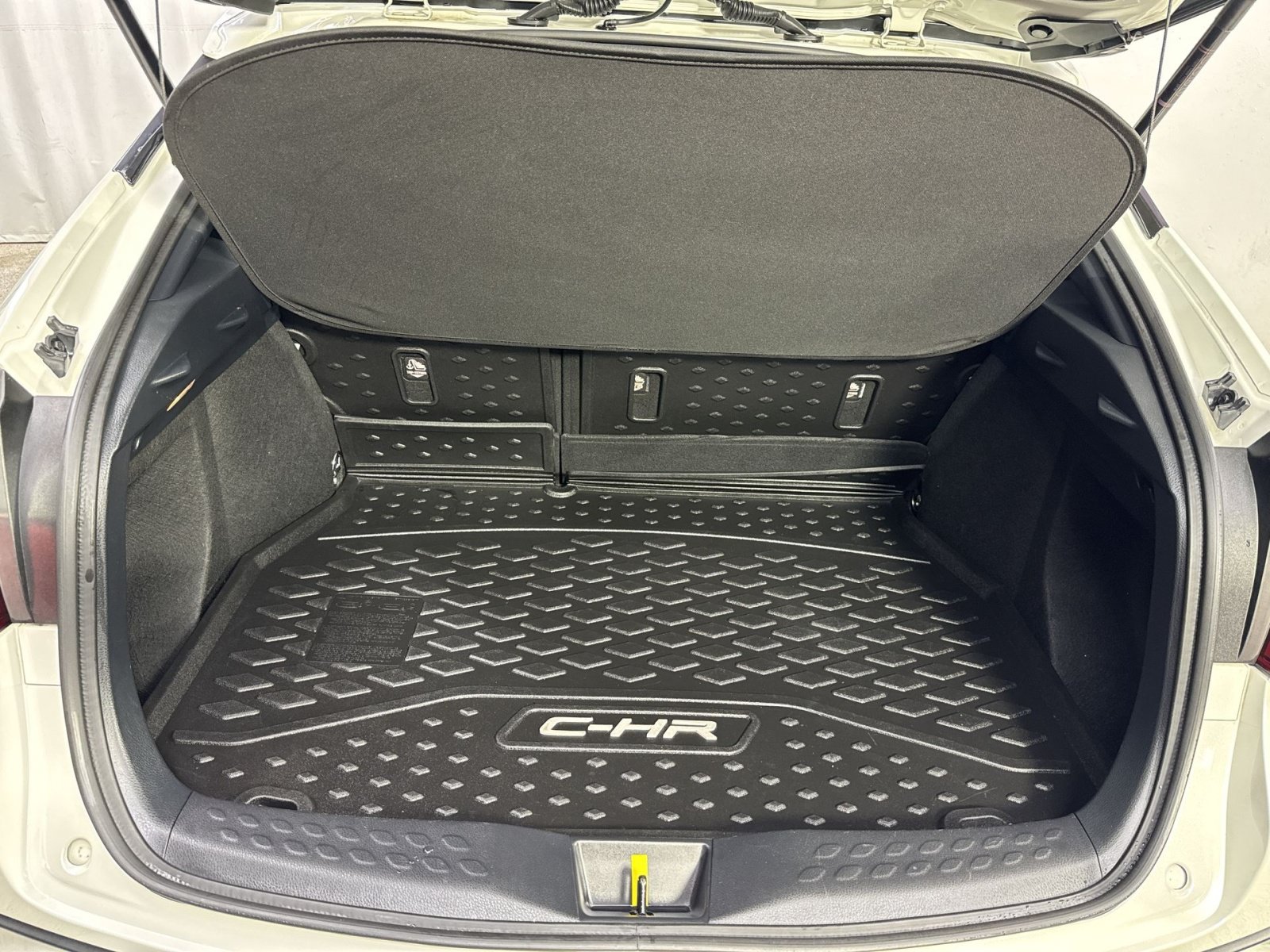 Used 2021 Toyota C-HR LE FWD image 37