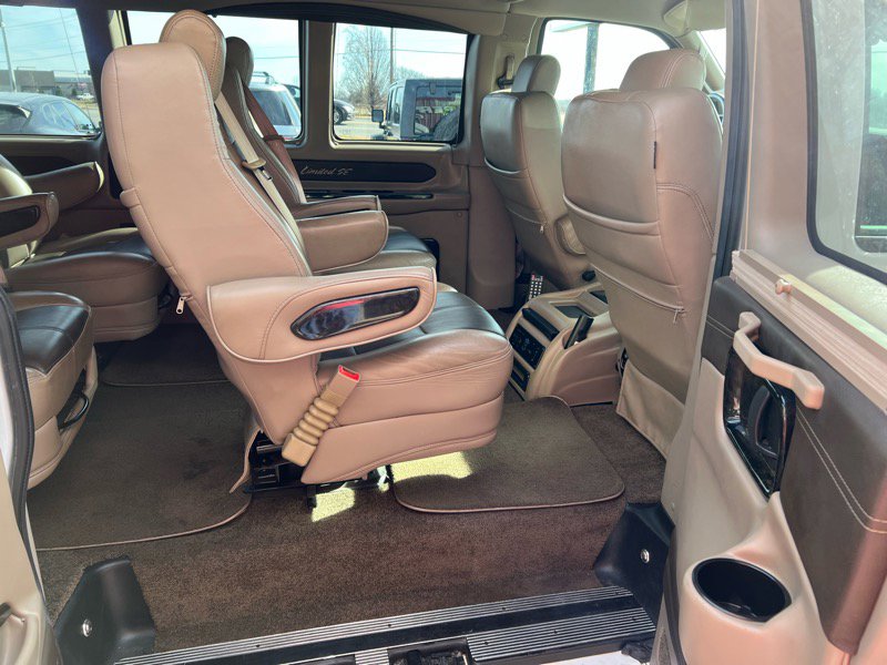 Used 2019 Chevrolet Express 2500 Extended w/ Enhanced Convenience Package image 19