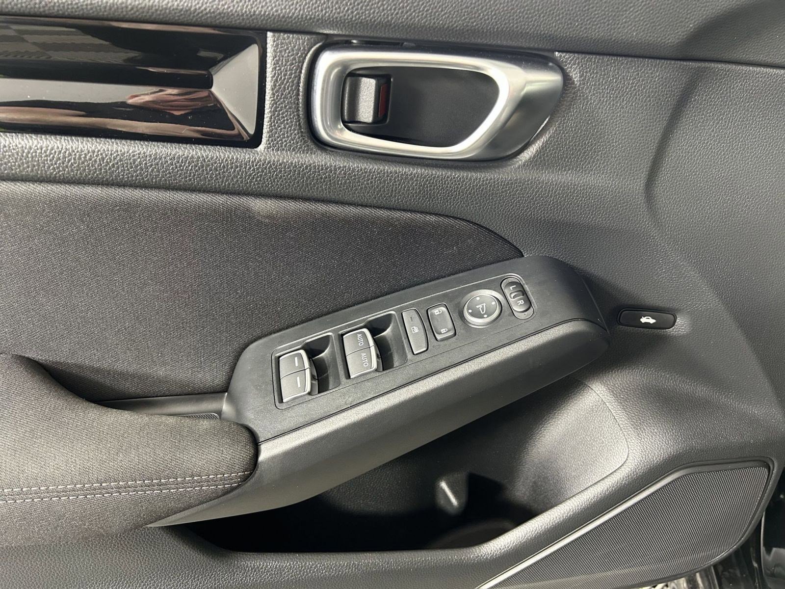 Used 2025 Honda Civic FWD Hybrid Sedan image 17