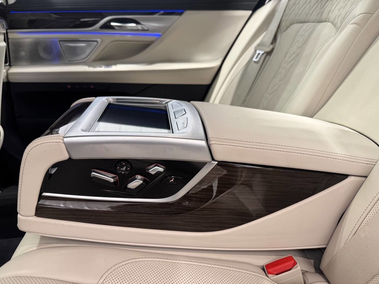 Used 2019 BMW M760i xDrive w/ Luxury Rear Seating Package image 26