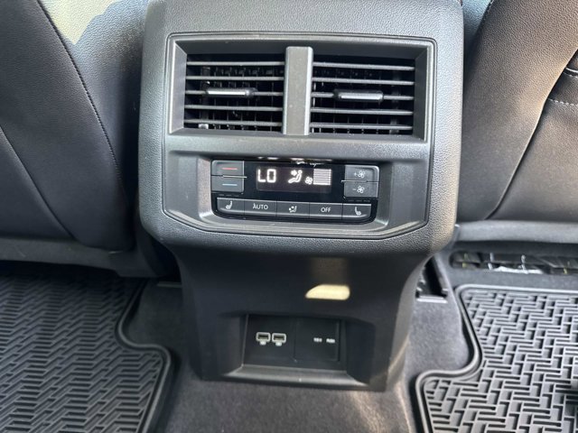 Used 2021 Volkswagen Atlas SEL Premium image 24