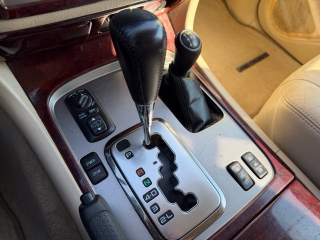 Used 2006 Toyota Land Cruiser w/ Convenience Pkg AWD/4WD image 54