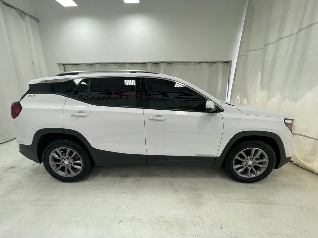Used 2022 GMC Terrain SLT AWD/4WD image 4