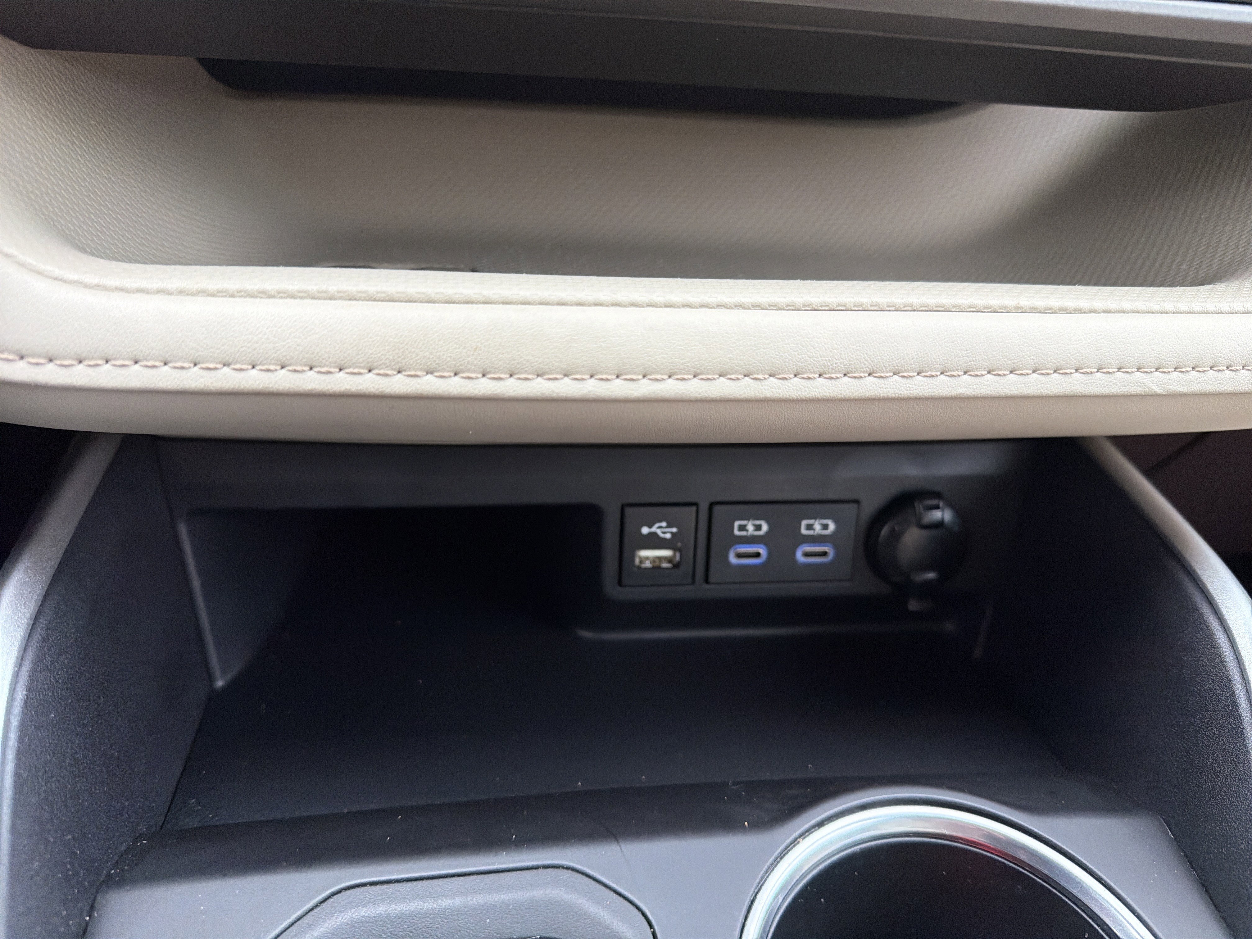 Used 2022 Toyota Highlander XLE AWD/4WD image 40